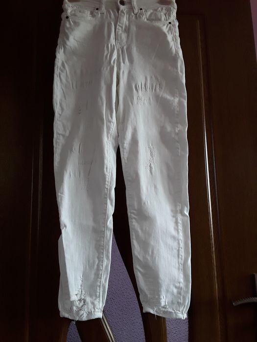 Vând Blugi Damă cu Tăieturi Mărimea 27