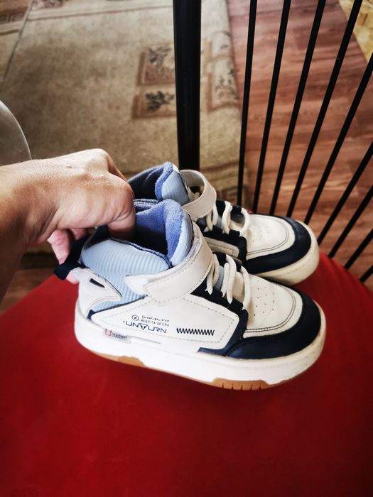 Продам ботинки для мальчика 27 размер