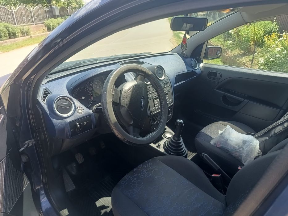 Vând mașină Ford Fiesta