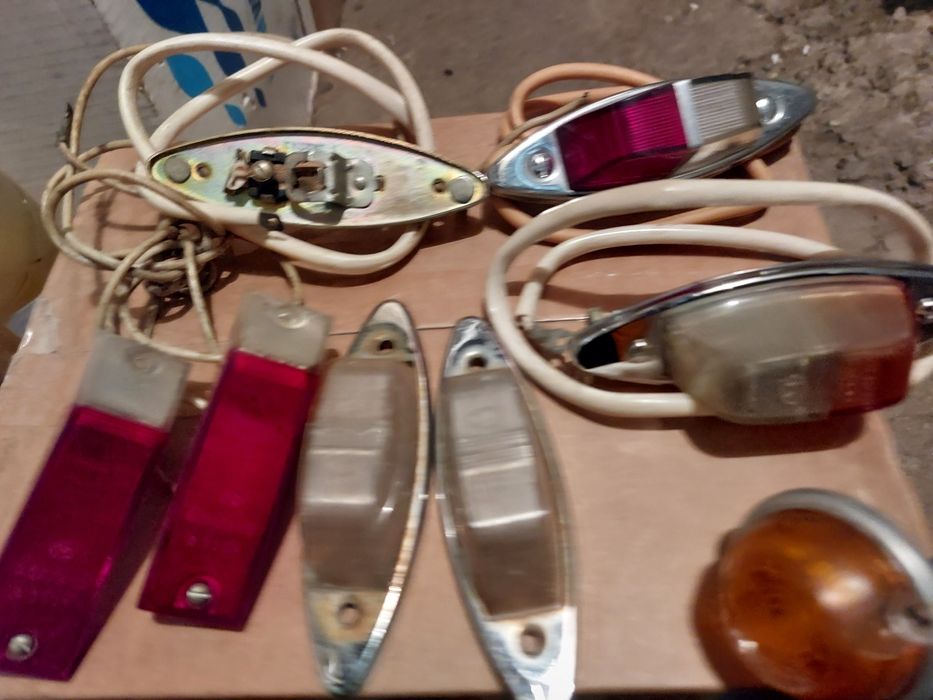 Парк.светлени.за москвич.задни колонки.и други руски коли.