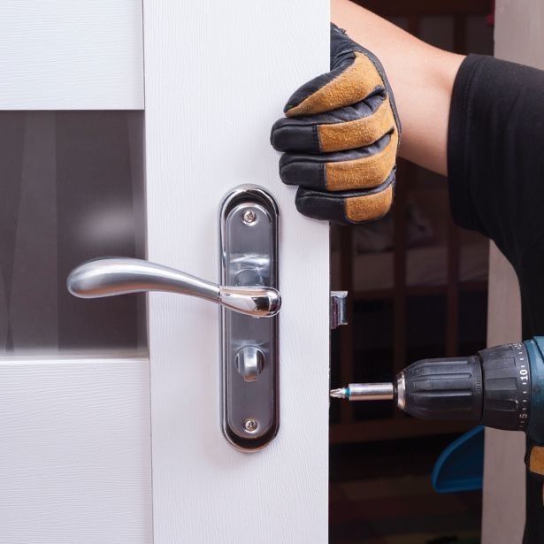 Установка и вскрытие замков. Замена ремонт 24/7 Круглосуточно, быстро.