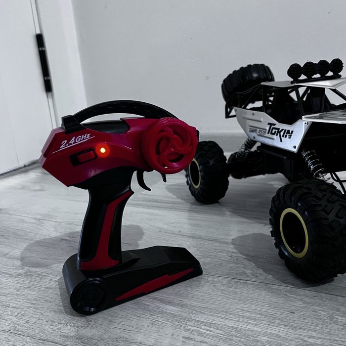 Pultli moshina sotiladi