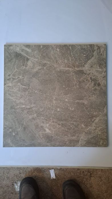 Продаю срочно кафель