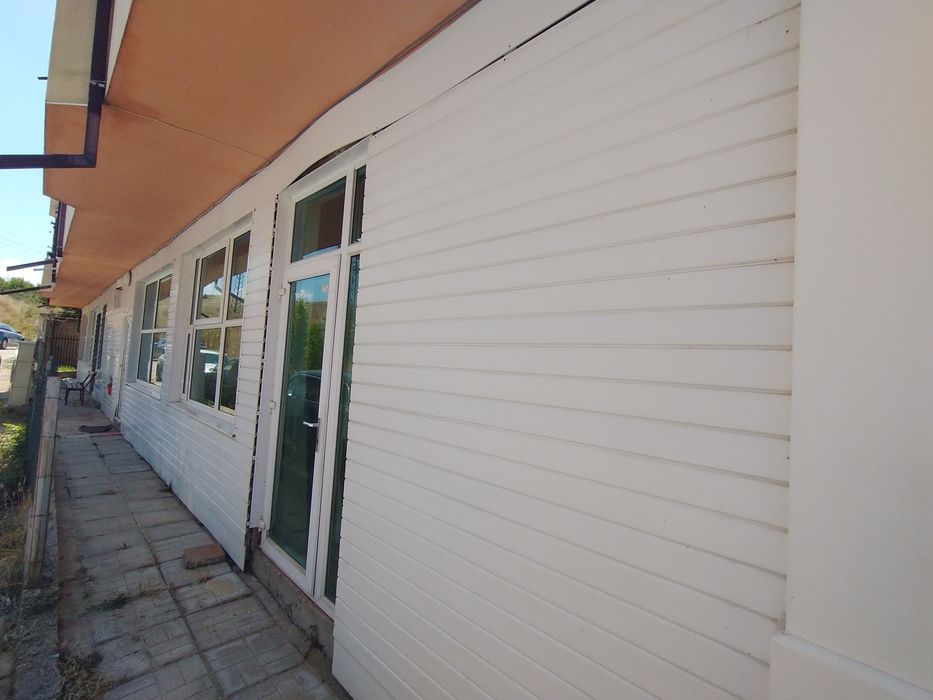 Магазини,Търговски помещения под наем/ 90кв.м,110кв.м,200 кв.м