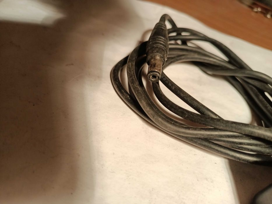 Продам адаптер питания  12V--1A. 5000 тг.