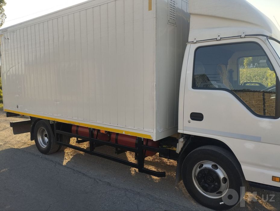 Продается Isuzu 2019 yil 300.000 probeg