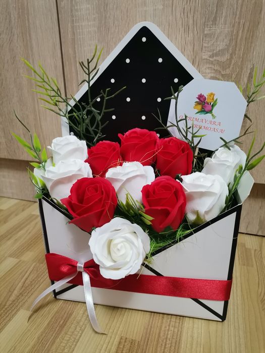 Aranjamente cadouri flori din săpun Paște iepuraș