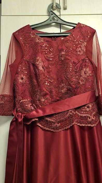 Продам красивое, нарядное платье