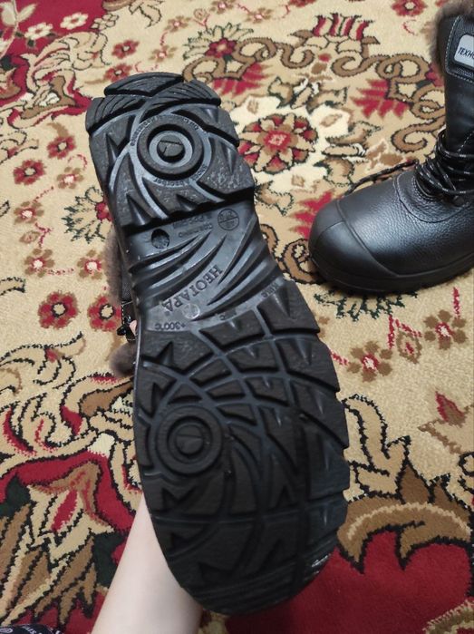 Продам зимние ботинки