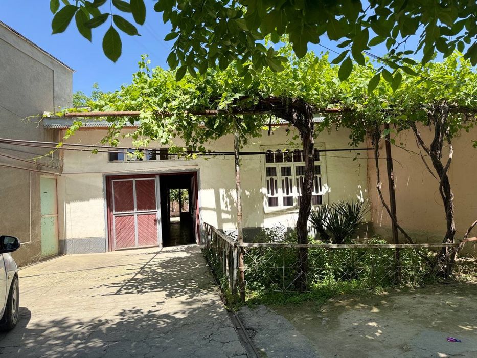 Hovli sotiladi 5 sotixli