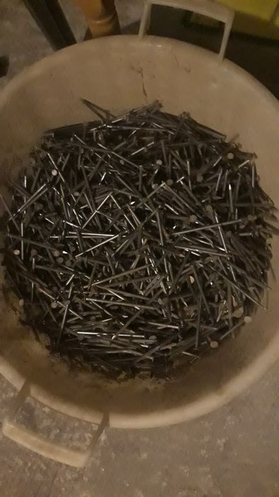 Нови пирони 10см дължина 1лв за килограм