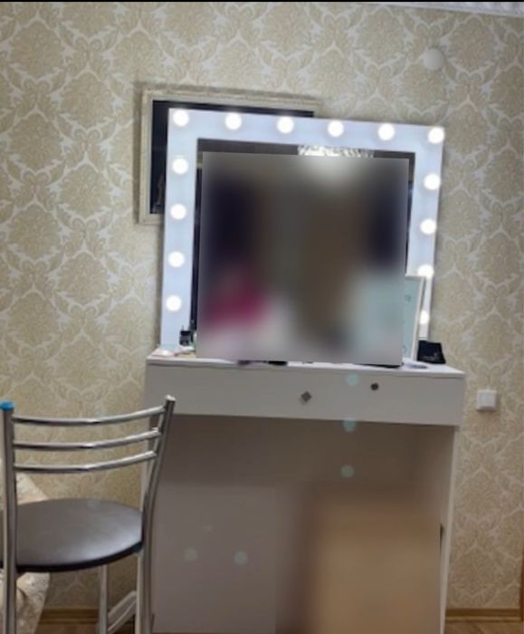 Продам стол бровиста и визажиста