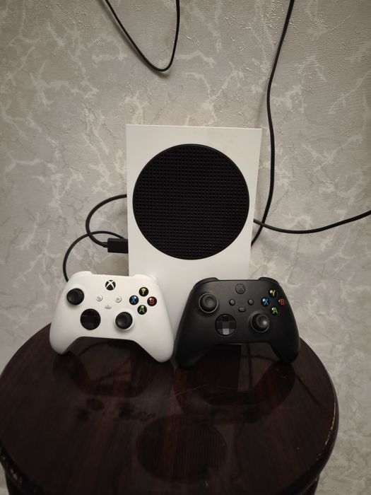 Продам приставку Xbox series S