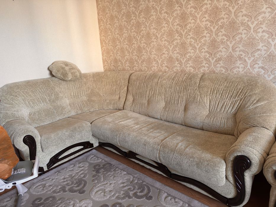 Продам диван угловой самовывоз