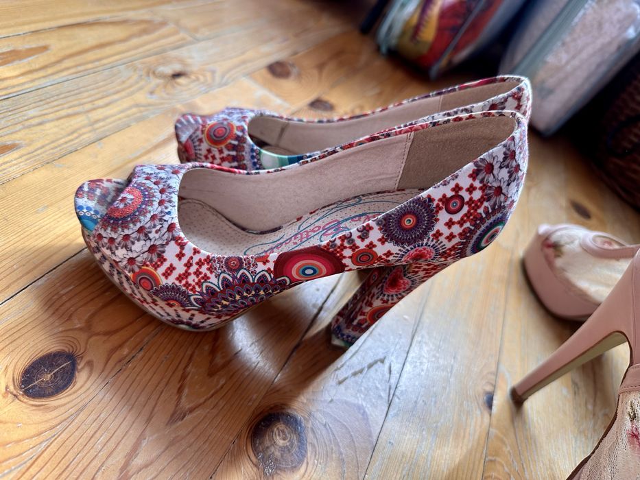 Два чифта обувки