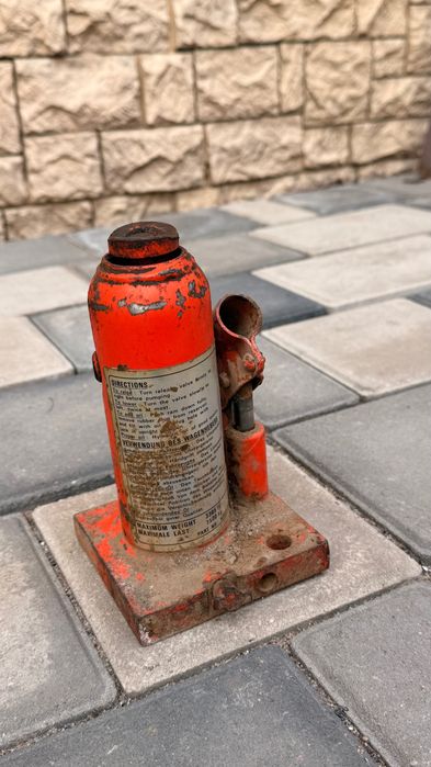 Шторка багажника, домкрат