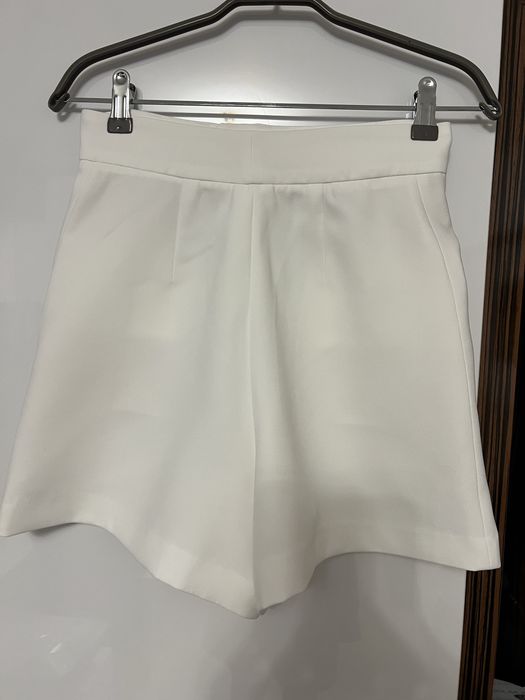 Pantaloni scurti albi Zara