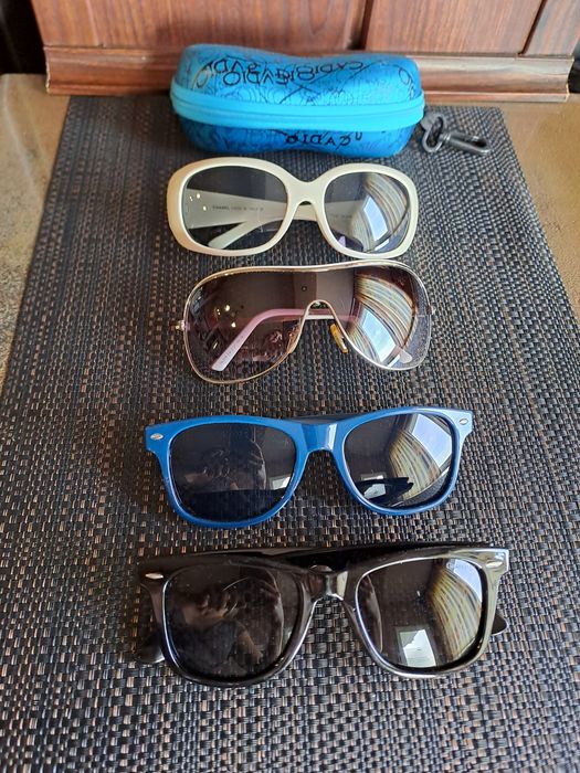 Лот от 4бр очила и калъф на обща цена 20лв