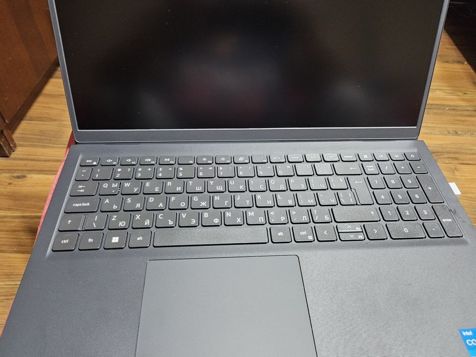 Лаптоп DELL Vostro 3520