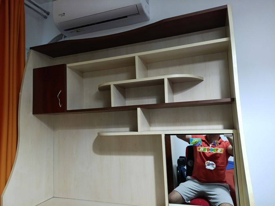 Donez mobila birou cu biblioteca