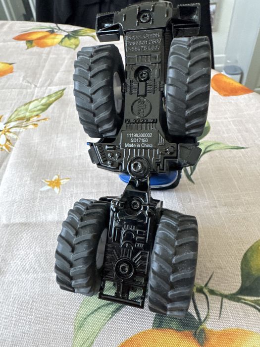 Детска играчка трактор New holland 1:50 Siku