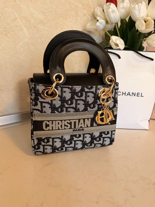 Нова дамска чанта Lady Dior mini