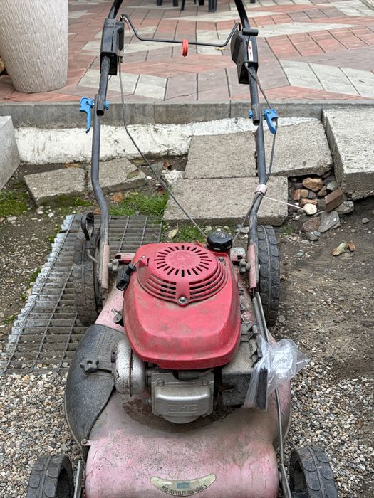 Mașină de tuns iarbă