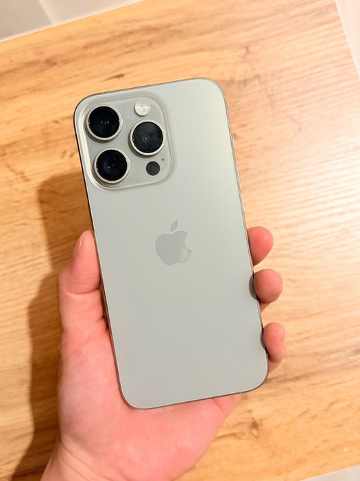 IPhone 15 pro natural titanium