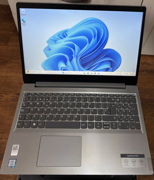 Lenovo IdeaPad S145 cu tastatura Spaniola