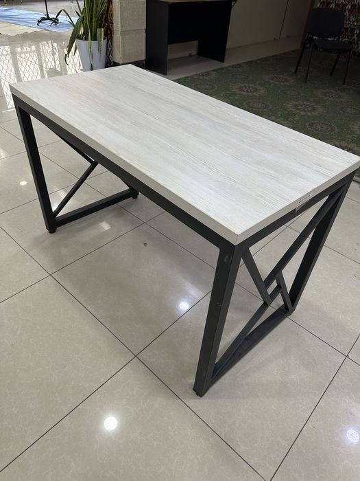 Стол в стиле лофт