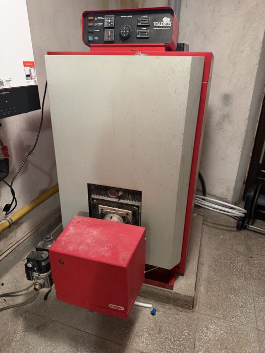 Чугунен отоплителен котел VIADRUS с възможност за работа с газ и нафта