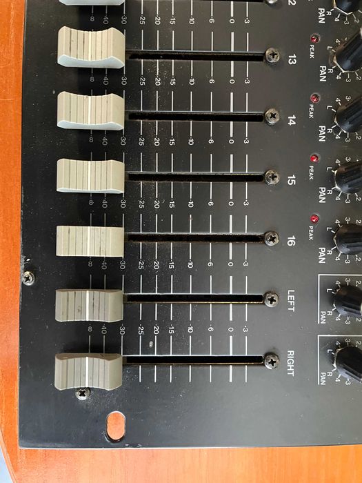 Смесителен пулт 16 канала