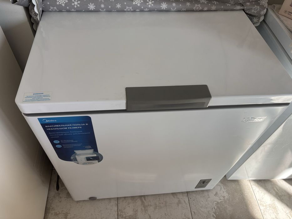 Продаю Морозильник Midea