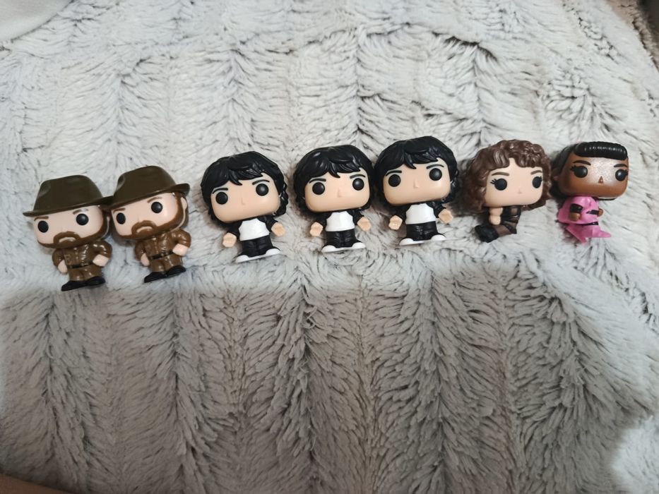 Фигурки Киндер Джой очень странные дела