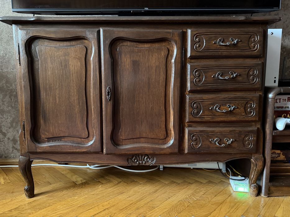 Comodă vintage din lemn masiv