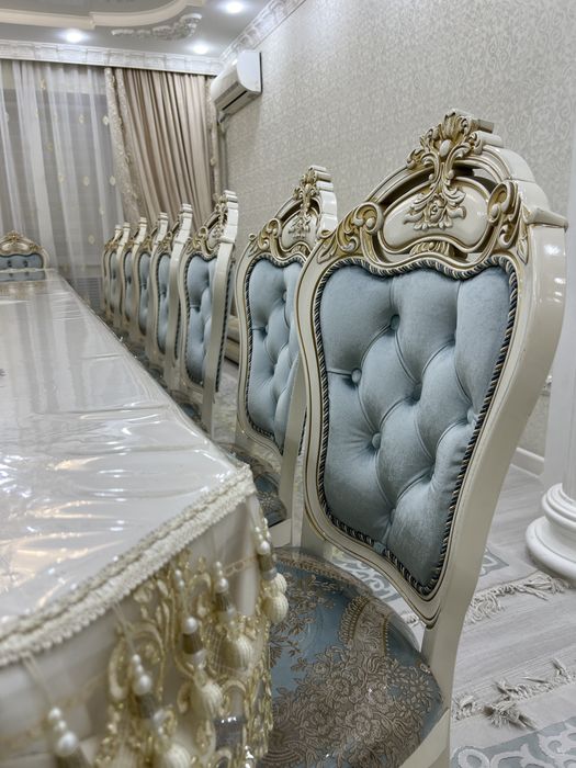 Стол со стулями