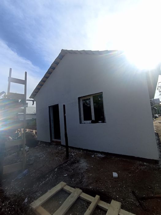 Executăm case și cabane din panouri sandwich