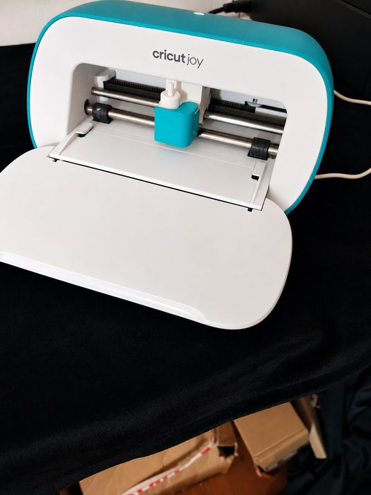 Vând cricut joy folosit