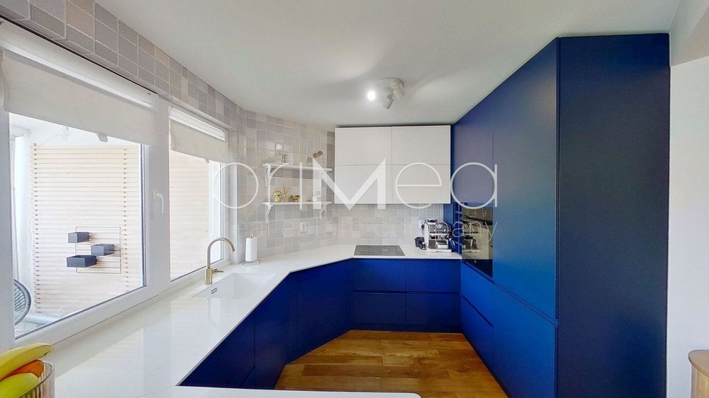 Продава се Тристаен апартамент в Бургас, Възраждане - 83 кв.м за 2037 €/кв.м - Снимка #3