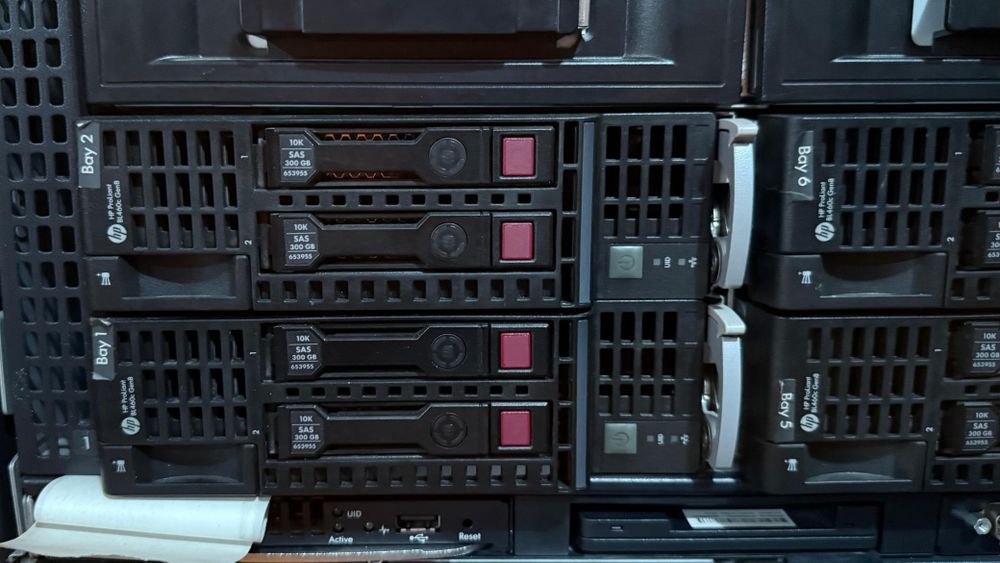 Продам Blade-сервер HP BladeSystem c3000