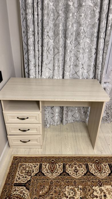 продается письменный стол