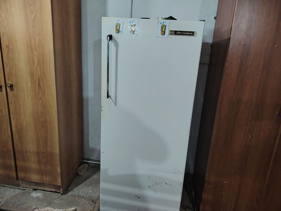 Продаю ХАЛОДЕНИК снежинка и оор двух камерный в отличном состоянии всё