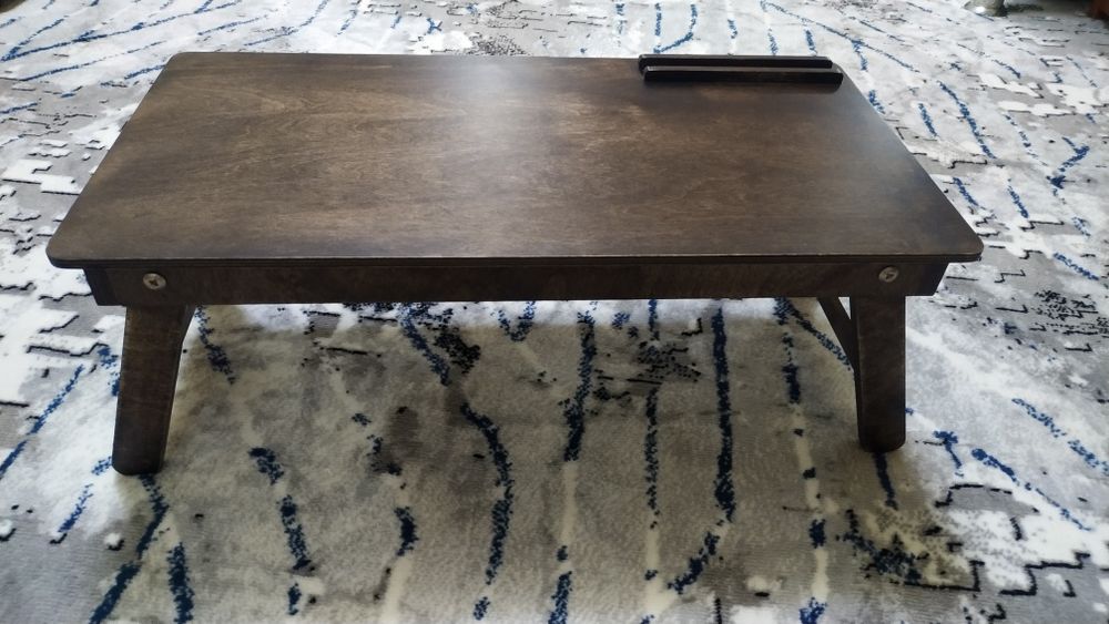 Продаётся ореховый столик ручной работы