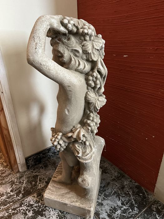 Градинска фигура статуя паметнк момче момиче грозде Бакхус Дионисий