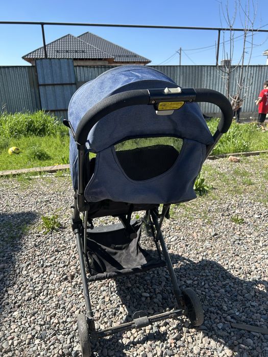 Коляска прогулочная в нормальном состояний