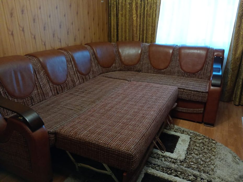 Vând colțar plus fotoliul care se și adaptează la colțar. Dulap