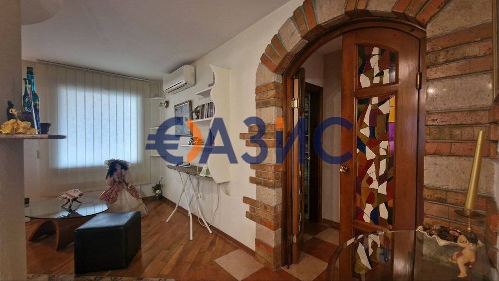 Тристаен апартамент с камина, Несебър, България, 120 кв. м. + гараж