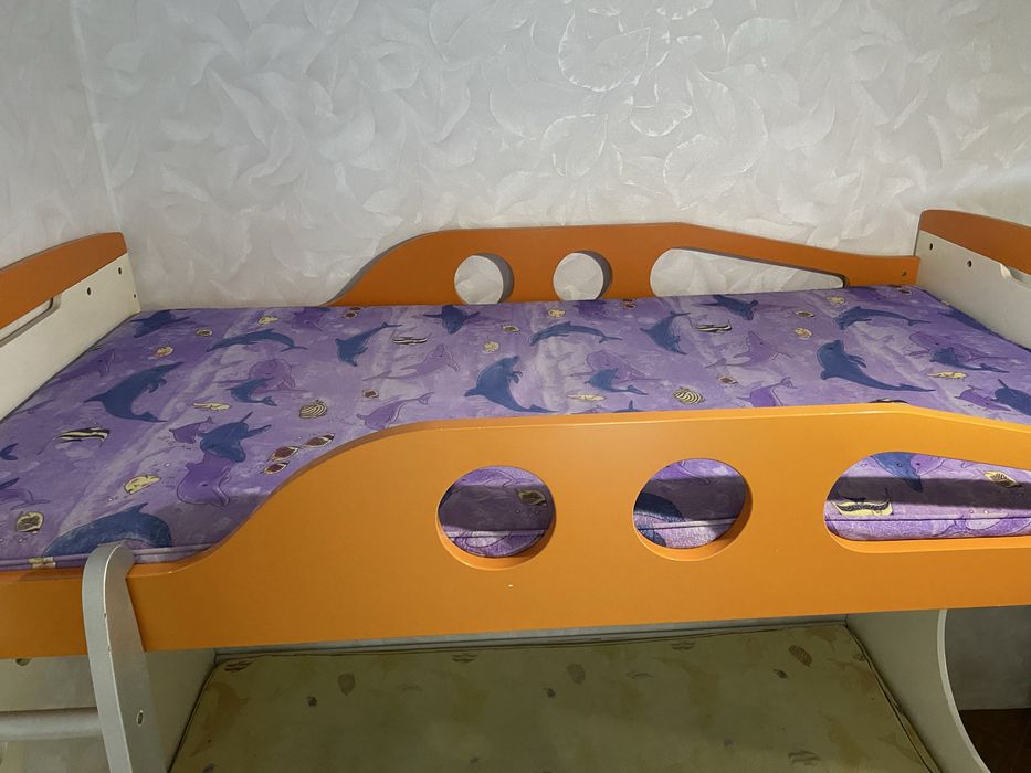 Двухярусная кровать