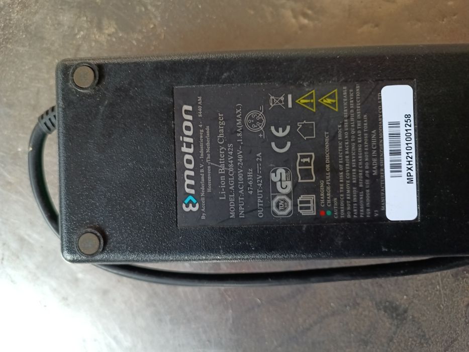 Încărcător bicicleta electrica Giant