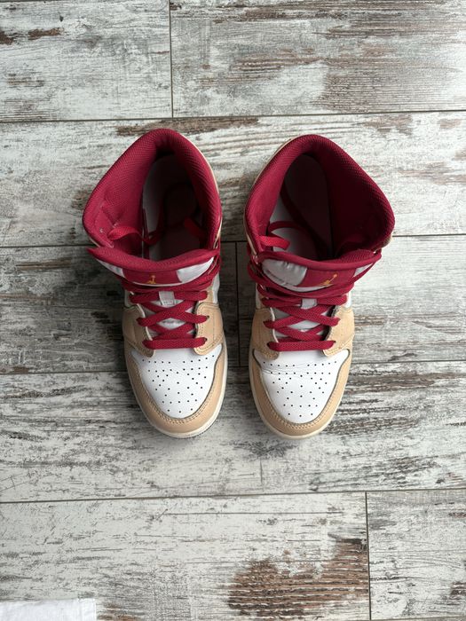 Nike Air Jordan 1 Mid Curry Cardinal; Nike Dunk Low Panda